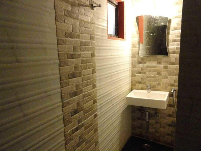 Bathroom, Hotel Miraya, Jaipur