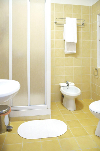 Bathroom 5, B&B Trieste Plus, Trieste