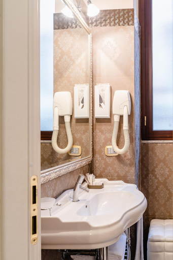 Bathroom 5, Locanda del Sole, Roma