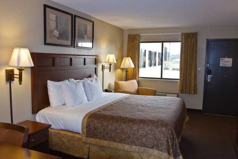Exterior & Views 2, Greenstay Hotel & Suites, Phelps
