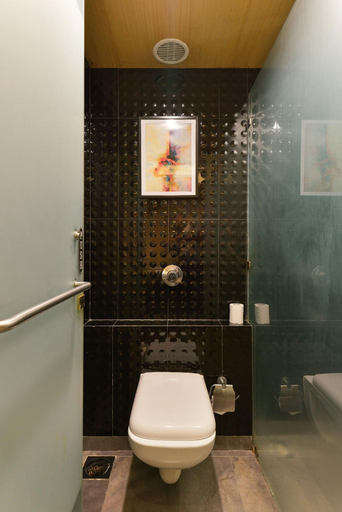 Bathroom 4, Dragonfly Hotel The Art Hotel, Mumbai Suburban