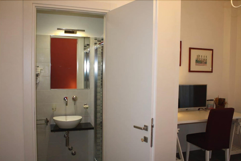 Bathroom 3, Av Domus Vatican St Peter B B, Rome