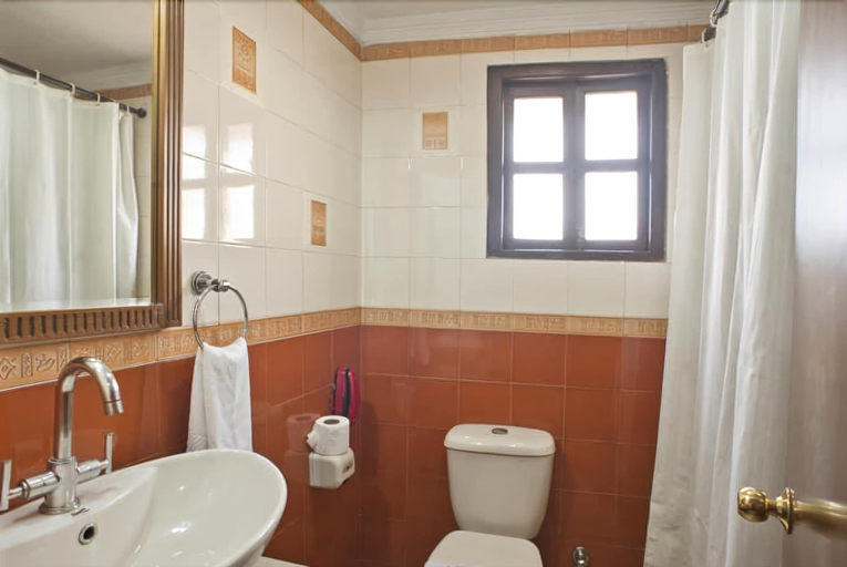 Bathroom, Hotel Gulshan International, Kolkata