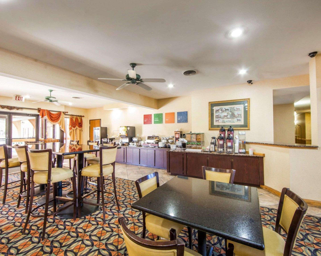 Food & Drinks 5, Comfort Suites (London), Laurel