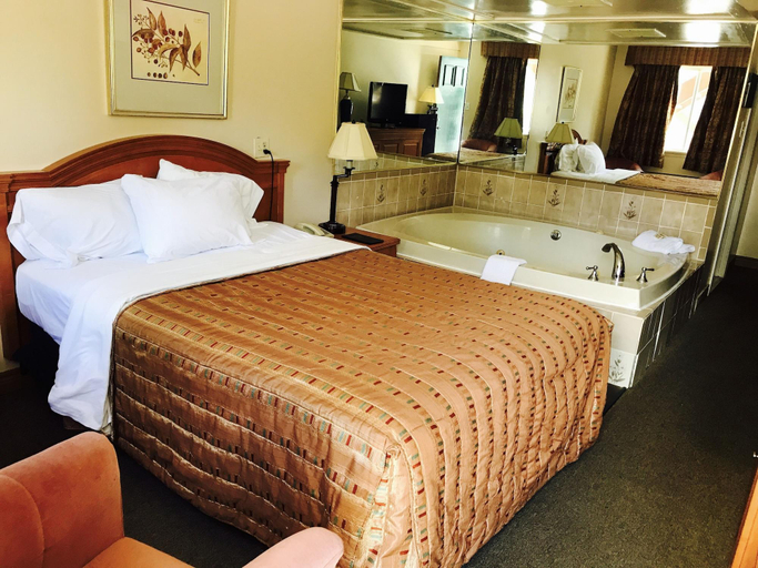 Bedroom 2, Sunset Inn, Niagara
