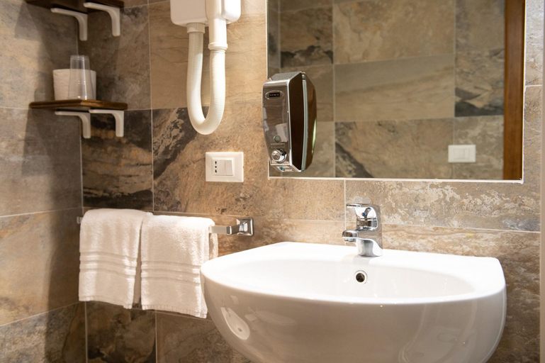 Bathroom 4, Vaticana Residenza Ottaviani, Rome