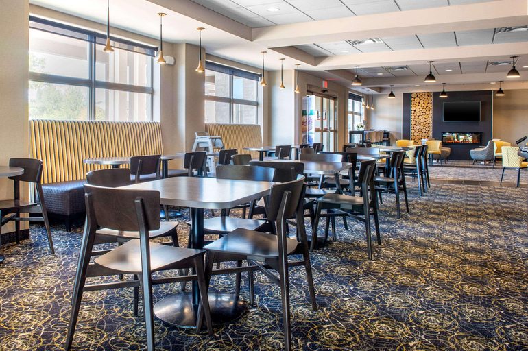 Food & Drinks, Quality Inn & Suites Petawawa, Renfrew