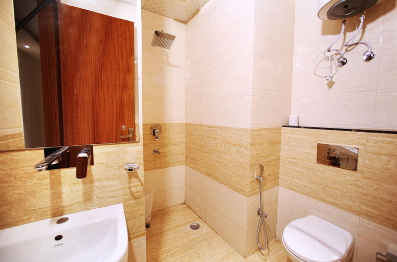 Bathroom 4, Hotel Smart Suites, Delhi