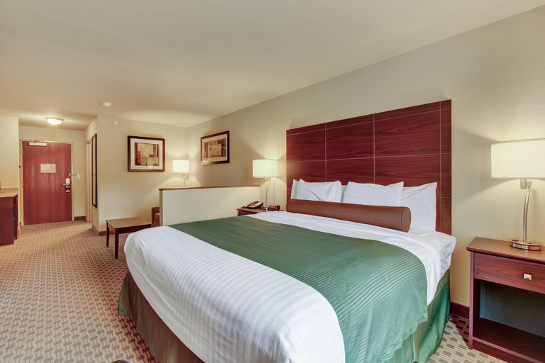 Bedroom 4, Cobblestone Hotel Suites Waynesboro, Franklin