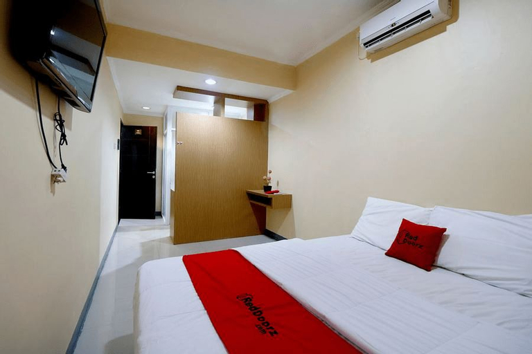 RedDoorz near ITC Cempaka Mas, North Jakarta