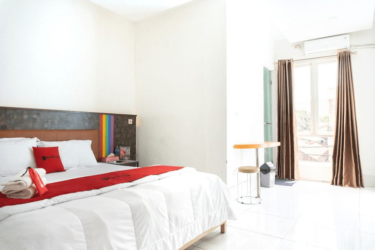 RedDoorz Plus @ Ende City Center, Ende