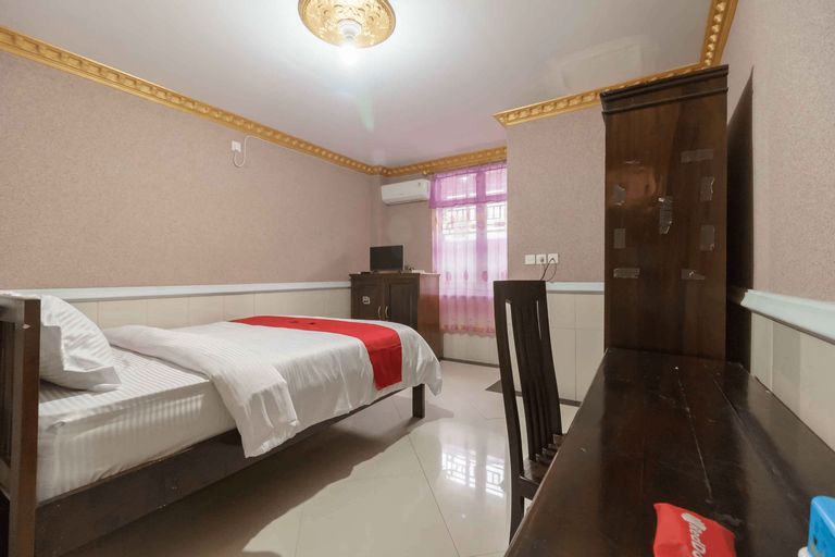 RedDoorz Plus Syariah near RSUP Dr. M. Djamil Padang, Padang