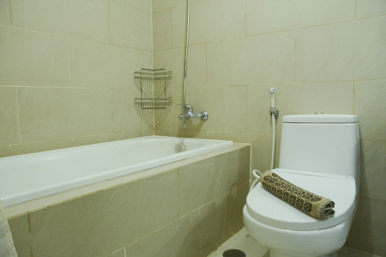 Bathroom 5, Exclusive 2 BR Gandaria Heights Apartment with Mall Access By Travelio, Jakarta Selatan
