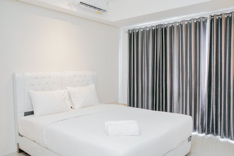 Bedroom 1, Cozy Place @ Studio The Breeze Bintaro Plaza Apartment By Travelio, Tangerang Selatan