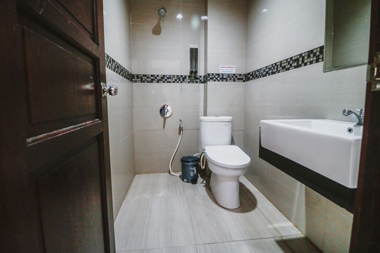 Bedroom 4, RedDoorz Plus near Universitas Negeri Makassar, Makassar