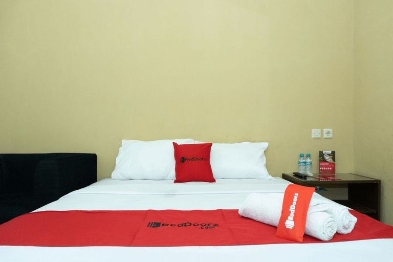 RedDoorz near Alun Alun Madiun, Madiun