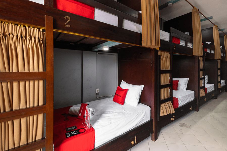 RedDoorz Hostel near Trans Studio mall, Badung