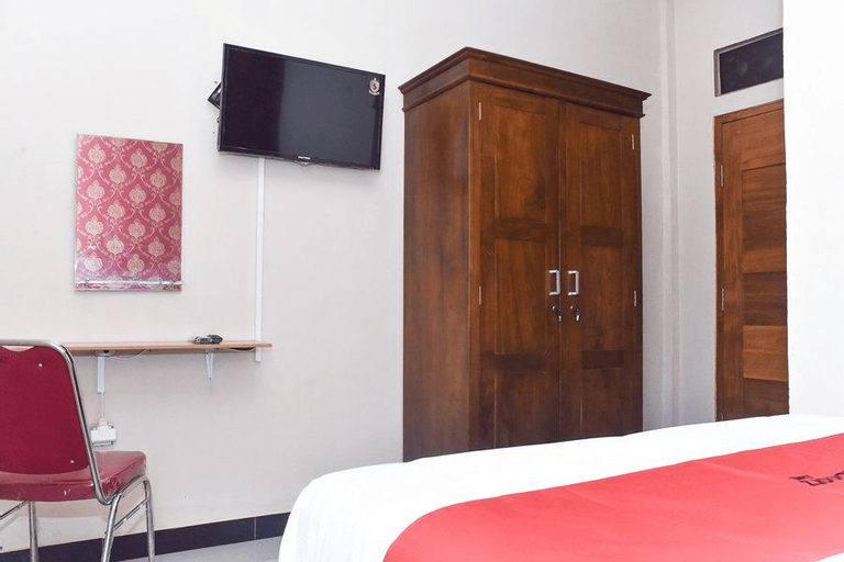 RedDoorz Syariah near Batu Night Spectacular, Malang