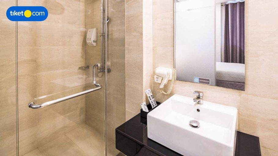 Bathroom 12