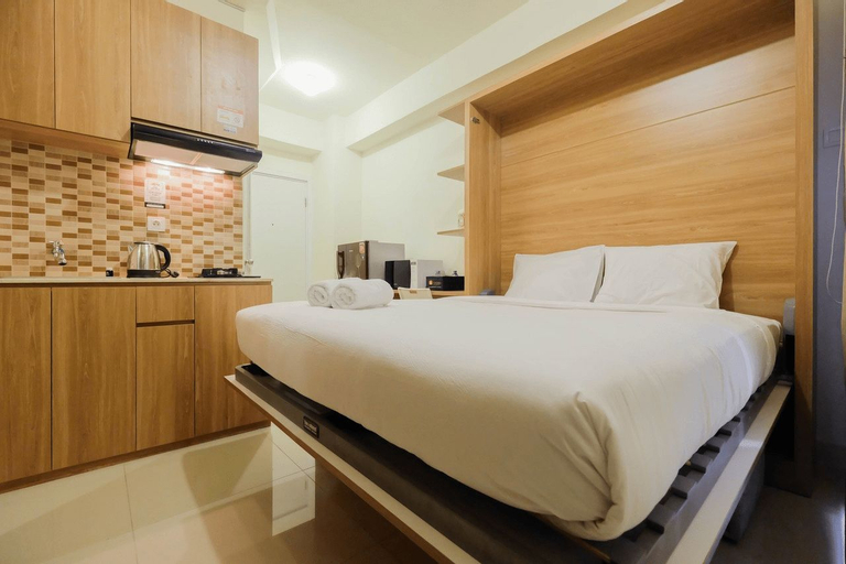 Bedroom 1, Green Pramuka Studio Apartment with City View By Travelio, Jakarta Timur