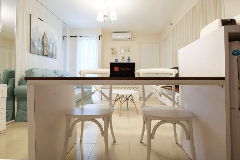 Easy Access to The Mall and Exclusive 2BR Bassura City Apartment By Travelio, East Jakarta