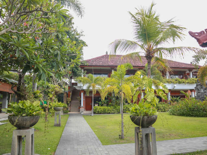 Exterior & Views 23
