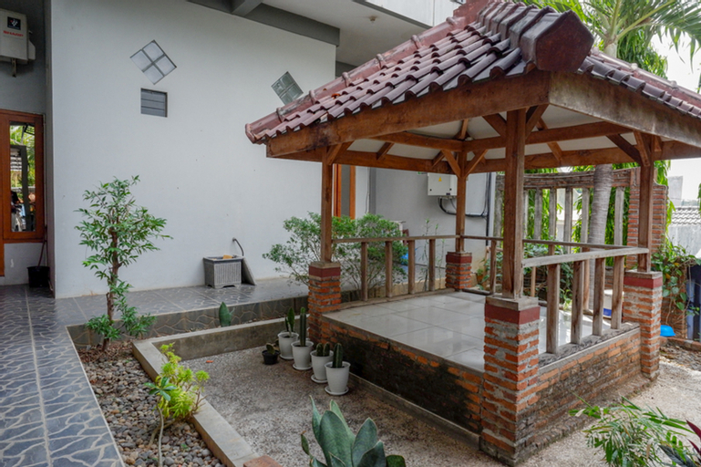 RedDoorz Syariah near Gerbang Tol Manyaran, Semarang