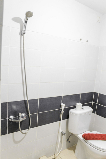 Bathroom 5, Minimalist and Comfy 1BR Apartment Scientia Residence By Travelio, Tangerang