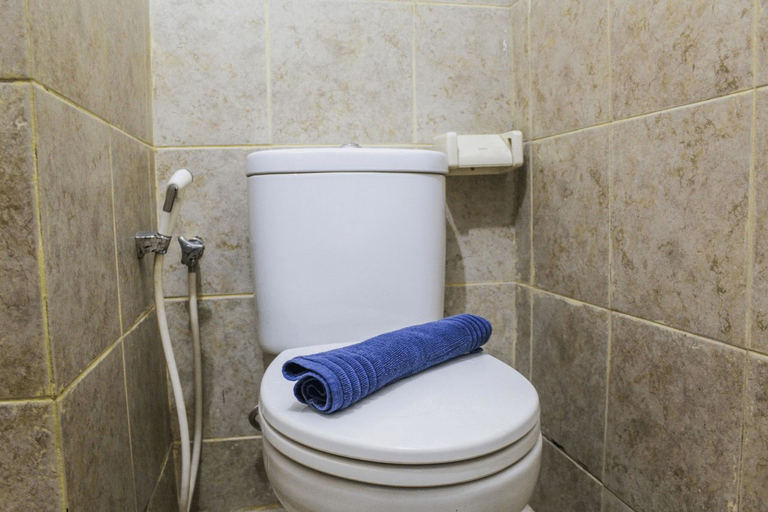 Bathroom 5, Compact and Mini Studio Great Western Resort Apartment By Travelio, Tangerang