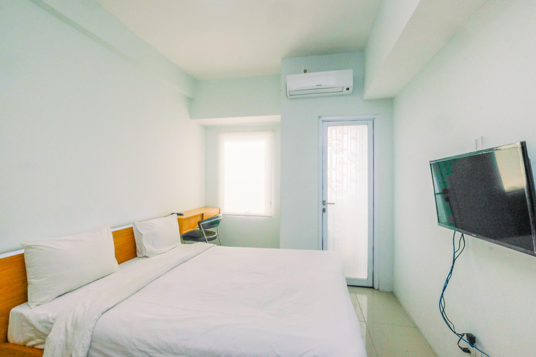 Bedroom 5, Modern Style Studio Tamansari Mahogany Apartment with City View By Travelio, Karawang