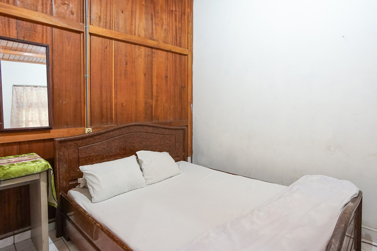 Bedroom 2, Mountain View Homestay, Tomohon