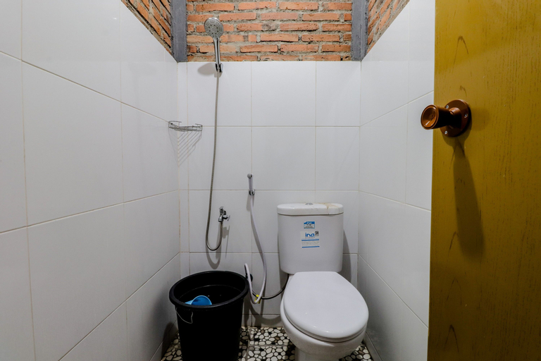 Bathroom 18