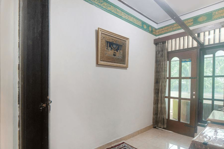 OYO 2256 Danysa Guesthouse Syariah, South Jakarta