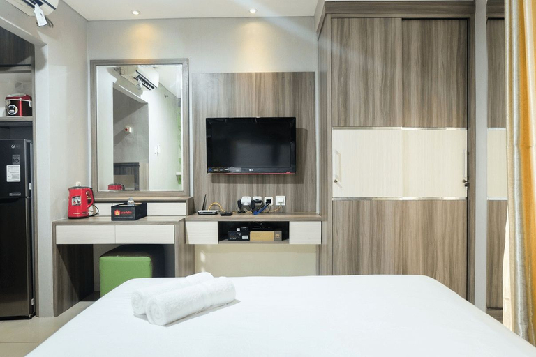 Bedroom 2, Comfy Studio Woodland Park Residence Apartment By Travelio, South Jakarta