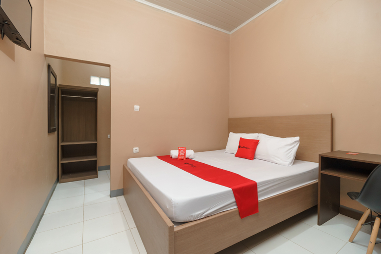 Bedroom 3, RedDoorz Syariah near Siloam Hospital Bulak Kapal, Bekasi