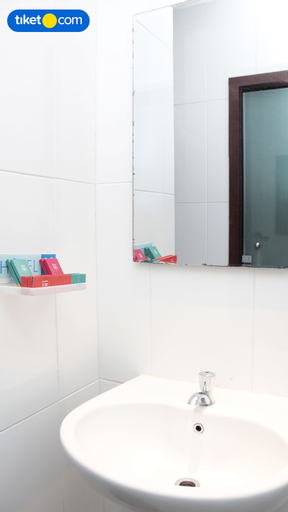 Bathroom 7
