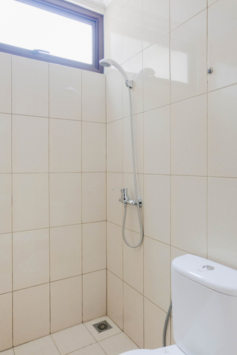Bathroom 5, Pool View 3BR Apartment at Asatti BSD City By Travelio, South Tangerang