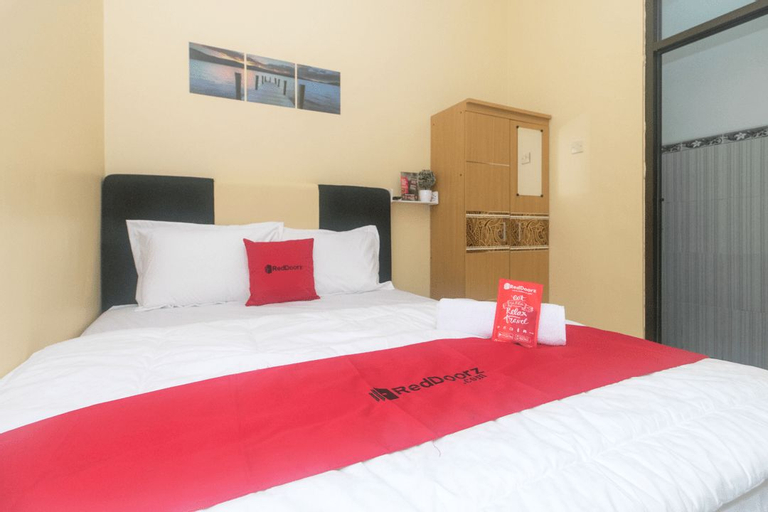 Bedroom 5, RedDoorz Syariah near Stasiun Madiun, Madiun