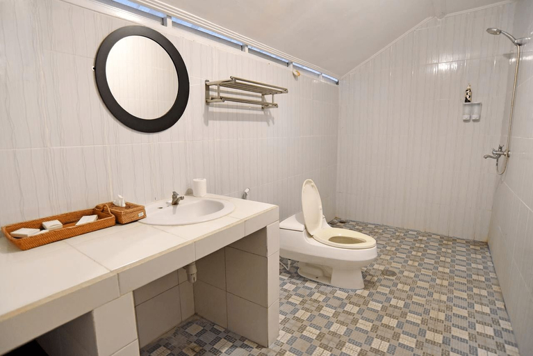 Bathroom 4, Grandpa Guest House, Badung