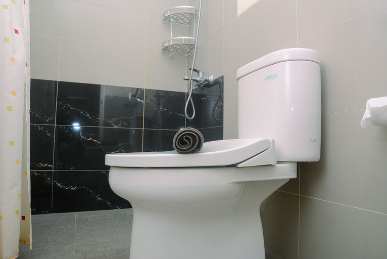 Bathroom 5, Cozy and Elegant 2BR Apartment at Kebayoran Icon By Travelio, Jakarta Selatan