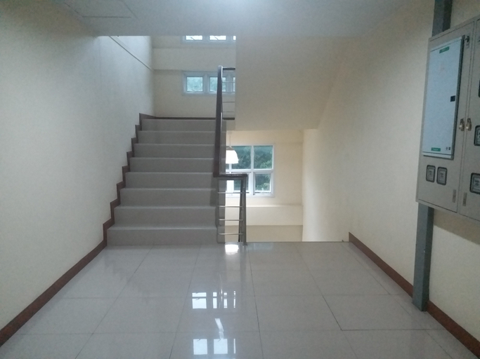 Public Area 5, Chawalee Place, Sung Noen