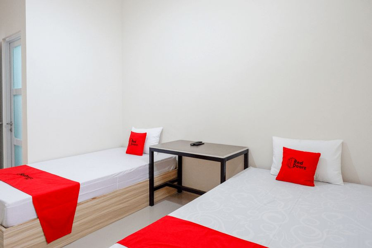 RedDoorz near Pacific Mall Tegal 2, Tegal