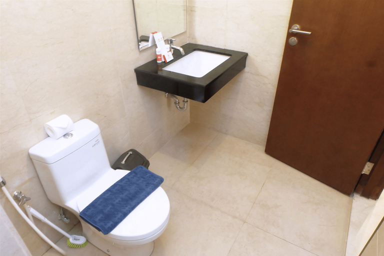 Bathroom 4, 2BR Pancoran BEST L'Avenue Apartment By Travelio, South Jakarta