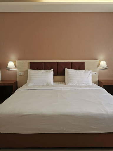 Lucky Hotel, Palu