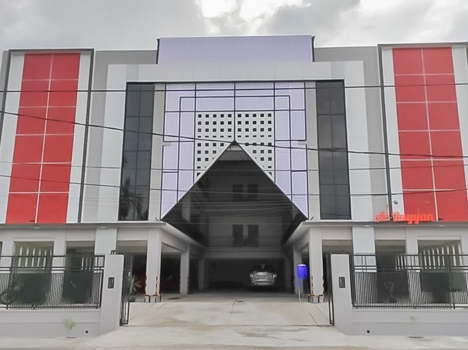 RedDoorz Syariah Plus near Tanjungpura University 2, Pontianak