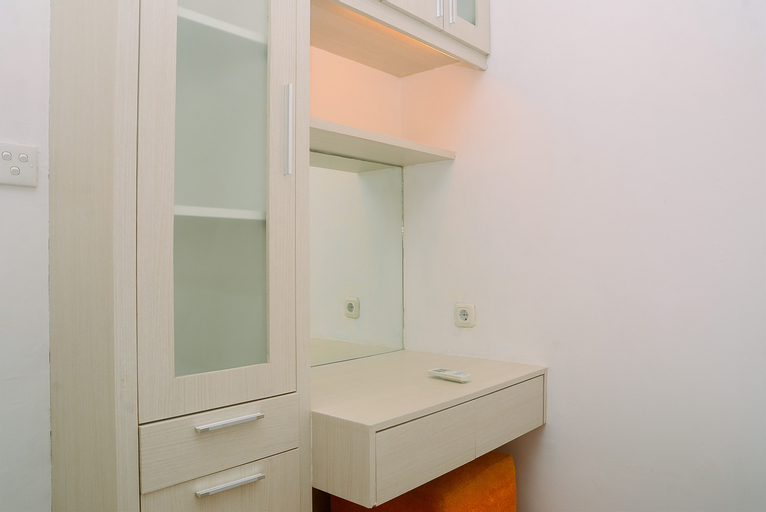 Bedroom 5, Comfy and Beautiful 2BR Menteng Square Apartment By Travelio, Central Jakarta