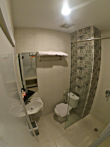 Bathroom 4, Front One Boutique Brani Solo, Solo