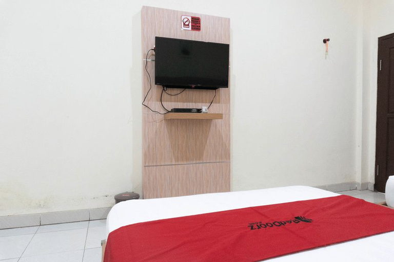 RedDoorz Syariah near Sultan Muhammad Kaharuddin Airport (tutup sementara), Sumbawa