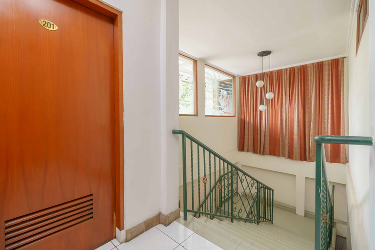 Public Area 5, RedDoorz Plus near Kemang Raya, South Jakarta