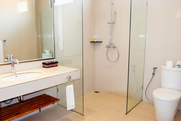 Kencana Villa 7BR with a private pool, Bandung